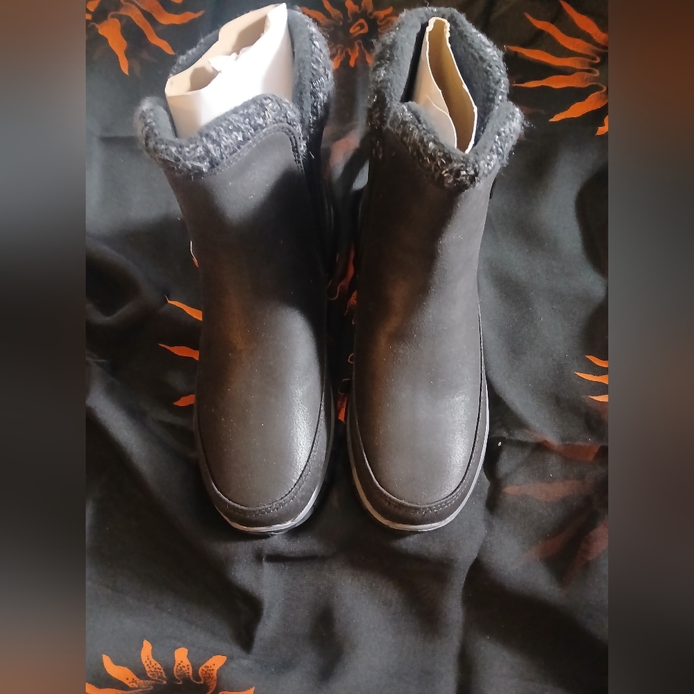 Skechers Women's Black Fur-Lined Boots - Picture 1 of 5